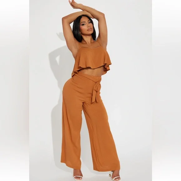 (NWT) Fashion Nova women’s Here Thriving Pant Set. Size Medium. - Picture 1 of 12